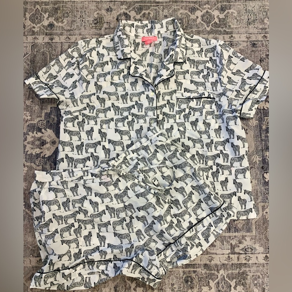 Isaac Mizrahi White and Black Casual Button Down Shirt
